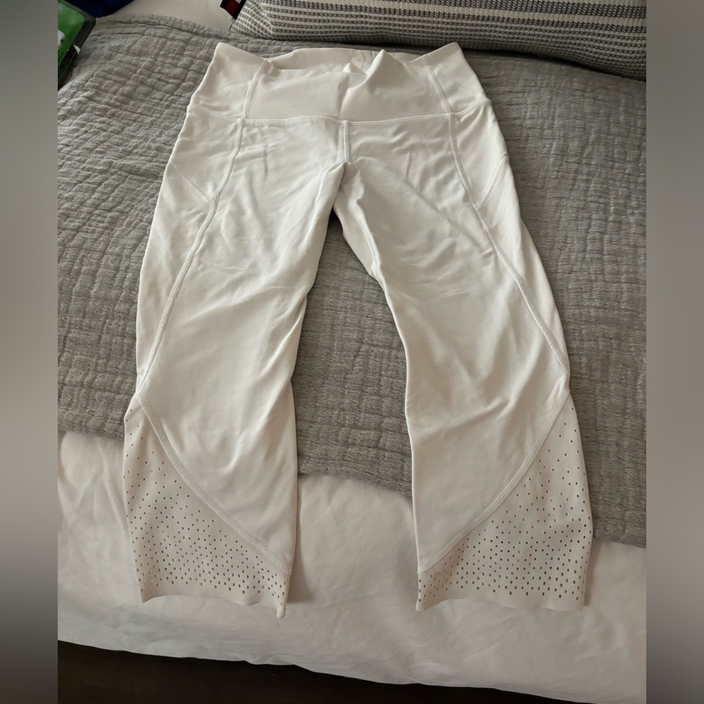 Cropped white Lululemon capri